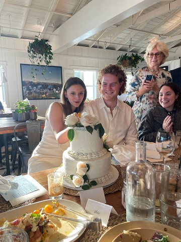 Wedding-cake-hannah-jacob-sharon-(jacobs-mum)-jorie-(friend)-27-11-2024